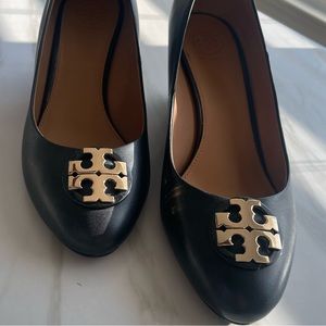 •Tory Burch• Black Wedges SZ 8